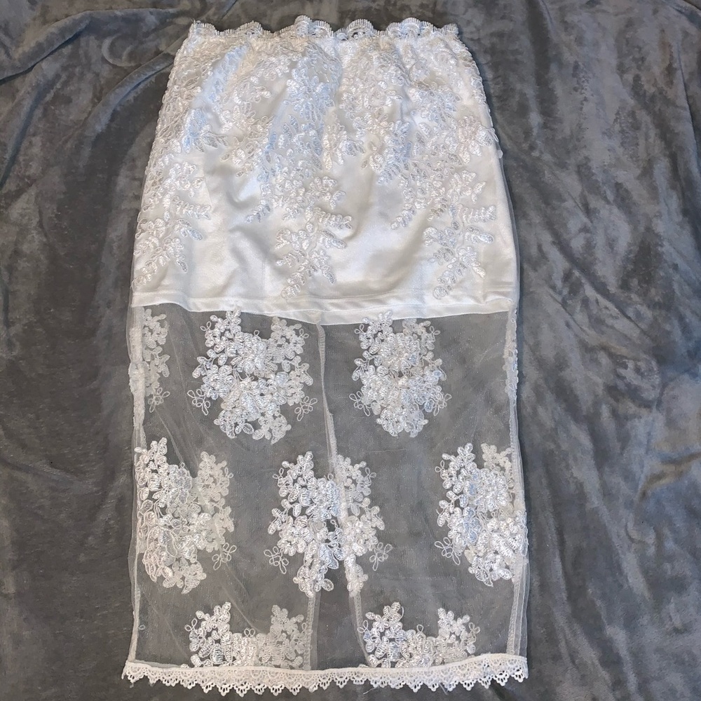 Laced pencil skirt